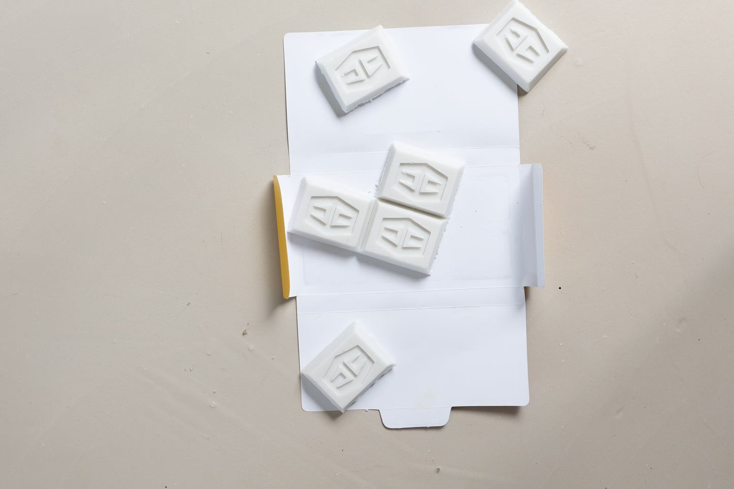 Hurricane Chocolate Snap Wax Bar - Pollywog