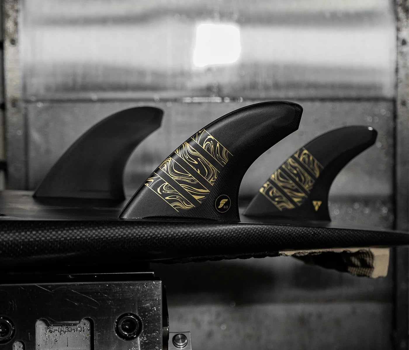 FUTURE FINS - VECTOR 3/2 - ALPHA - MEDIUM - CARBON/GOLD