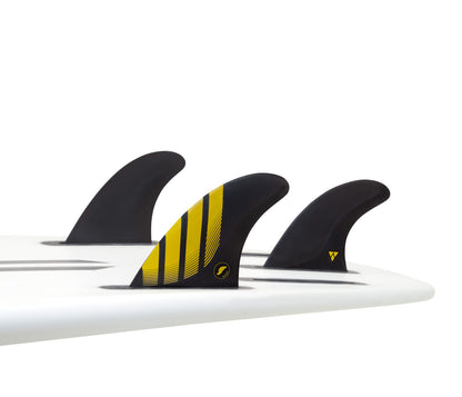 FUTURE FINS - P4 ALPHA SERIES PIVOT THRUSTER - SMALL CARBON/YELLOW - Pollywog