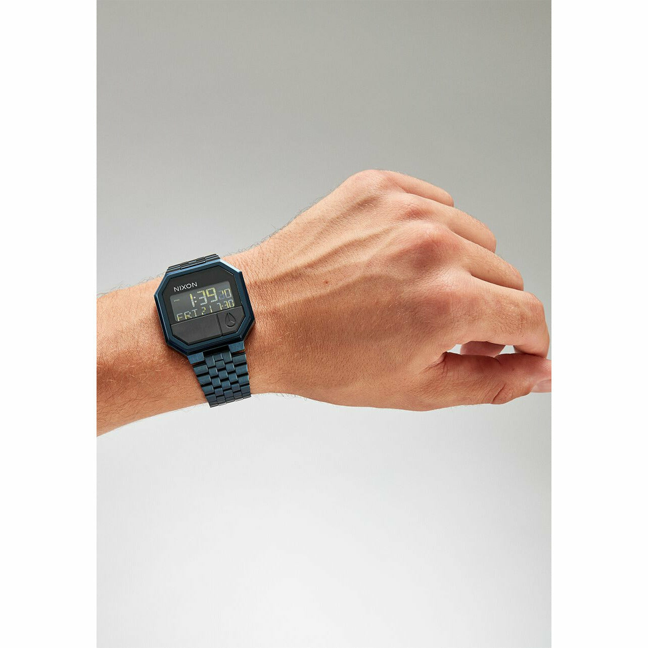 Nixon re outlet run all black